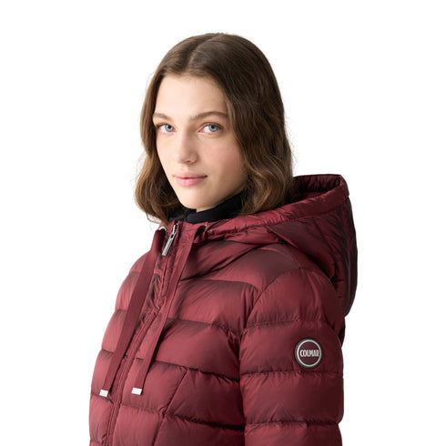 Piumino Donna lungo, con cappuccio dotato di coulisse e zip frontale